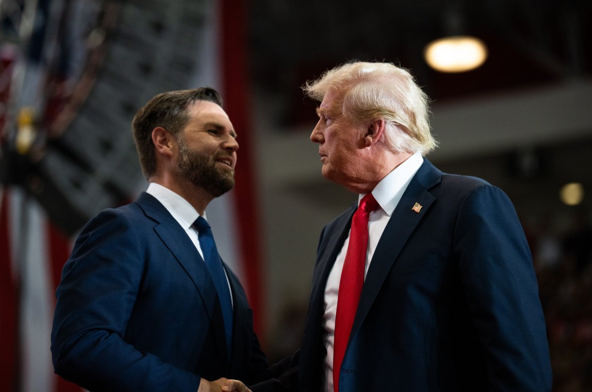 JD Vance Drag Trump