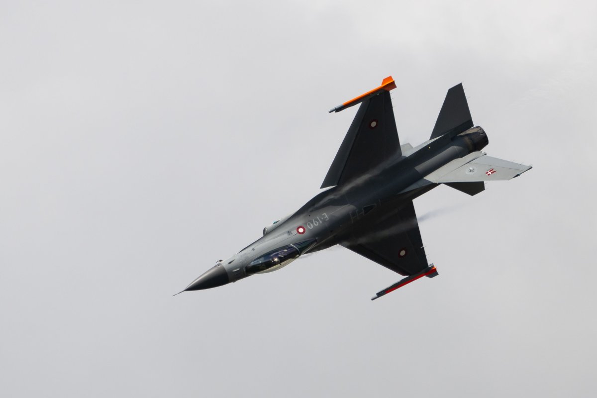F-16