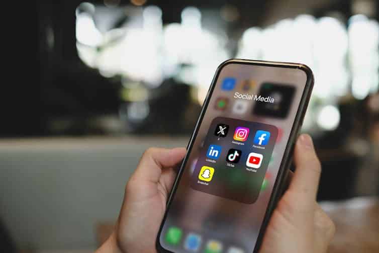 Mobile phone screen with social media application icons.