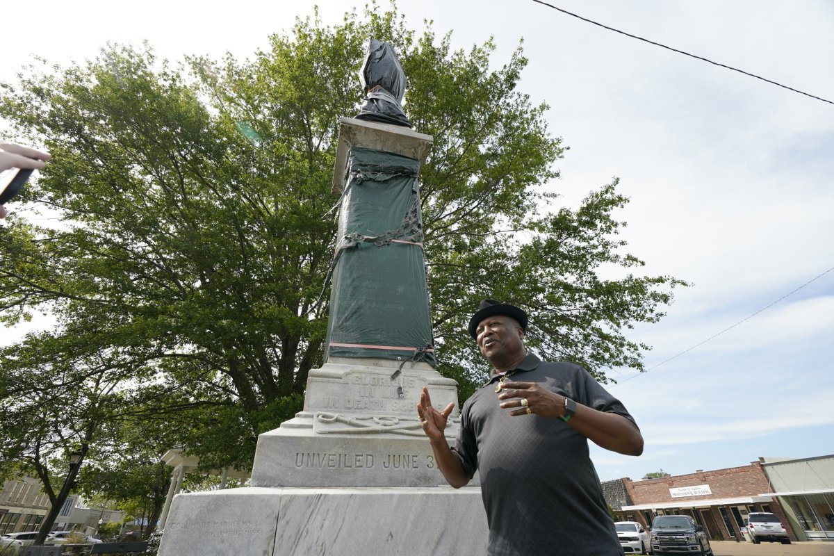 Confederate monument covered up in Mississippi