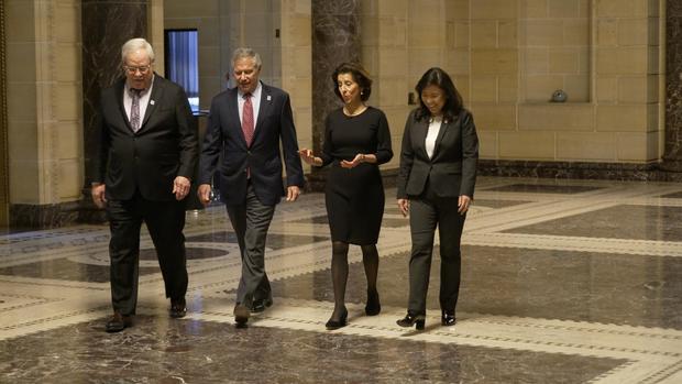 Raimondo with coworkers 