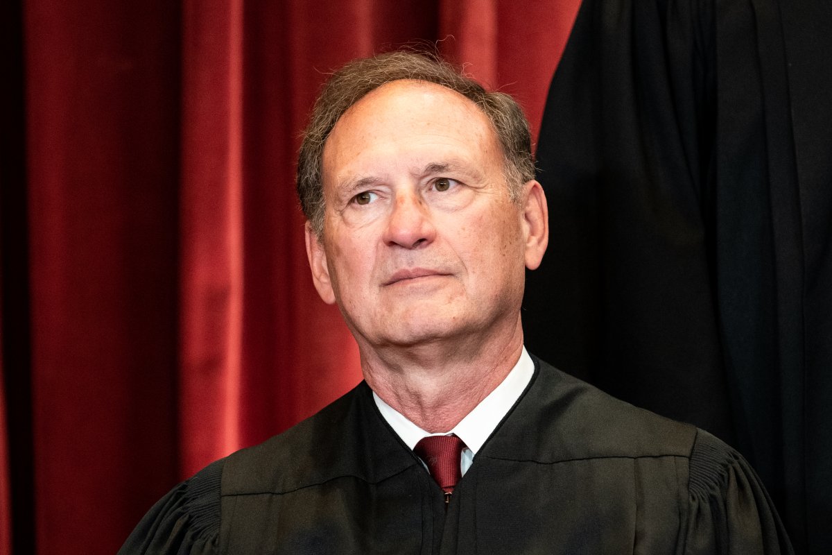 Samuel Alito’s Role in Jan 6 Ruling Questioned after John Roberts Memo Leak