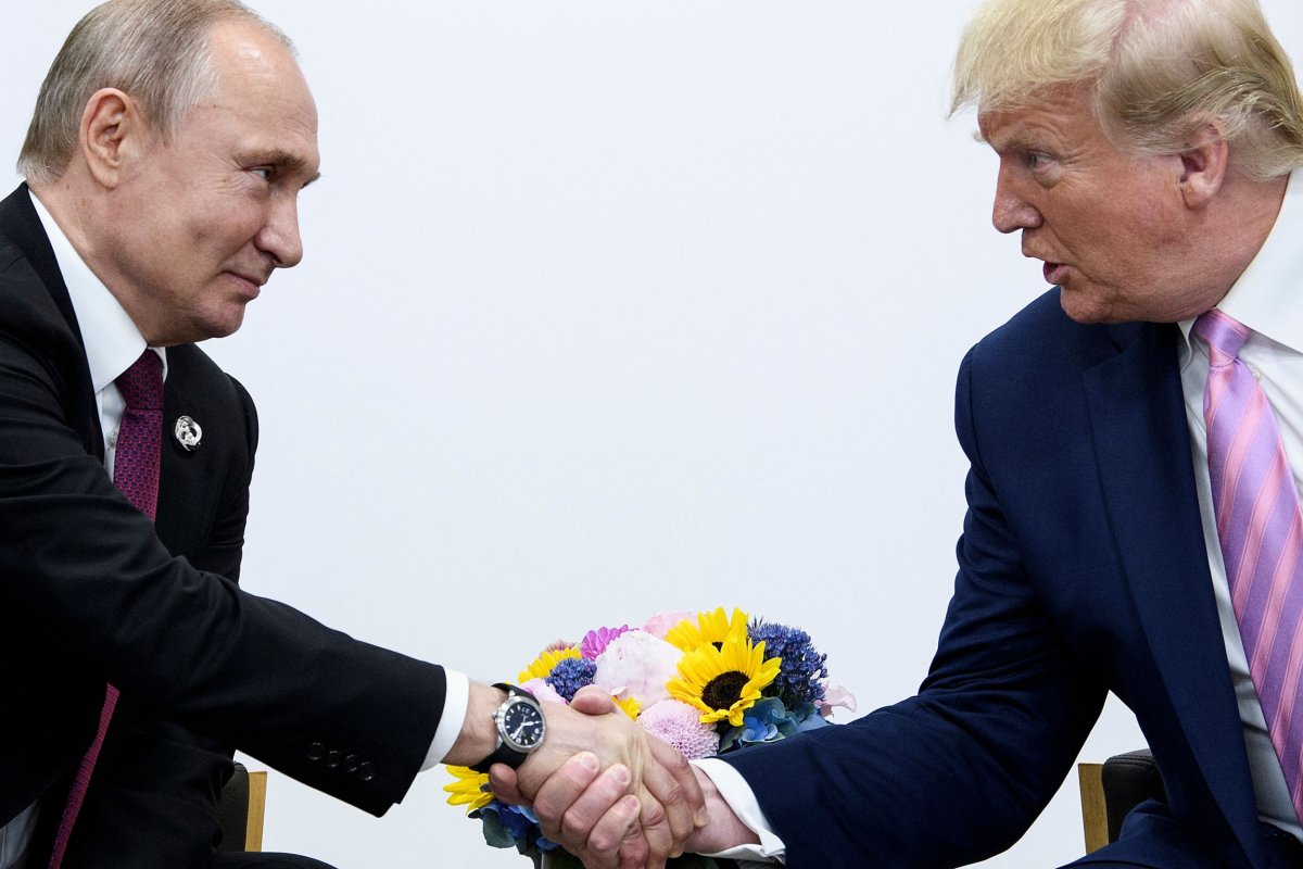 Trump-Putin Interactions ‘Raise Significant Questions’: Ex FBI Deputy Chief
