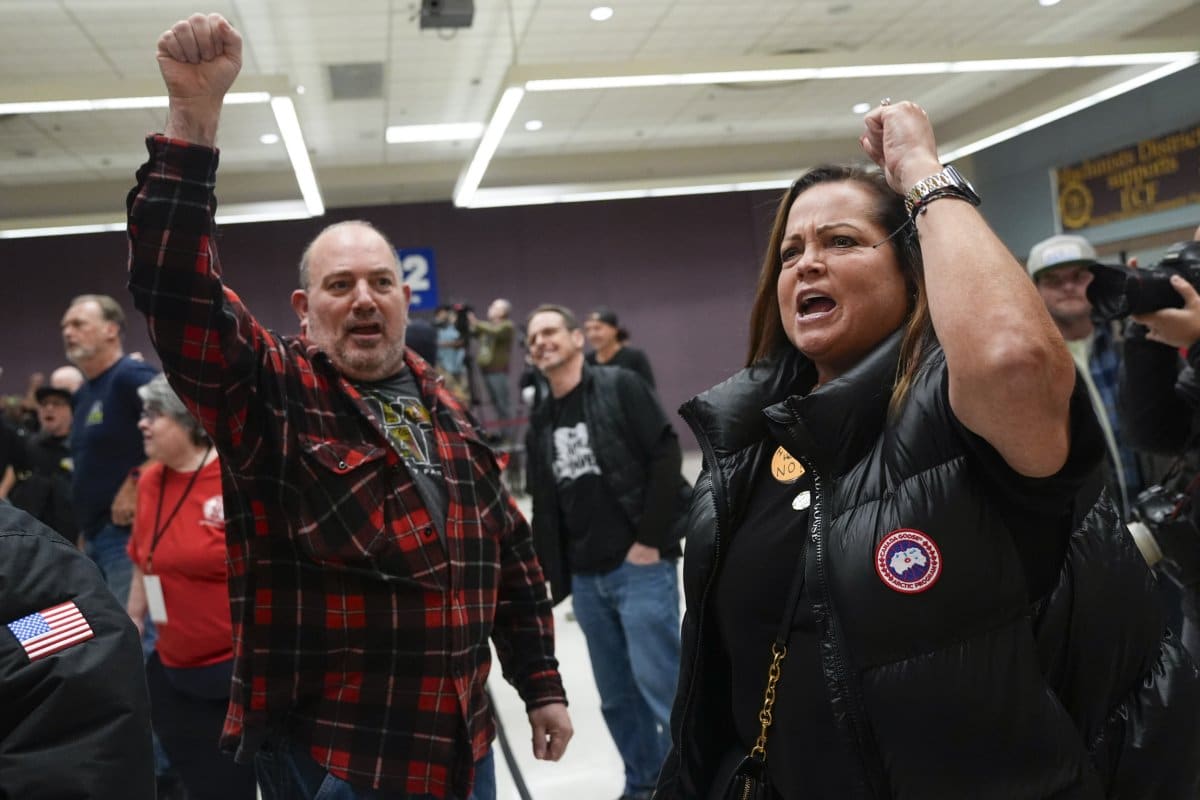 Boeing Workers Reject Contract As Firm Burns $1 Billion a Month