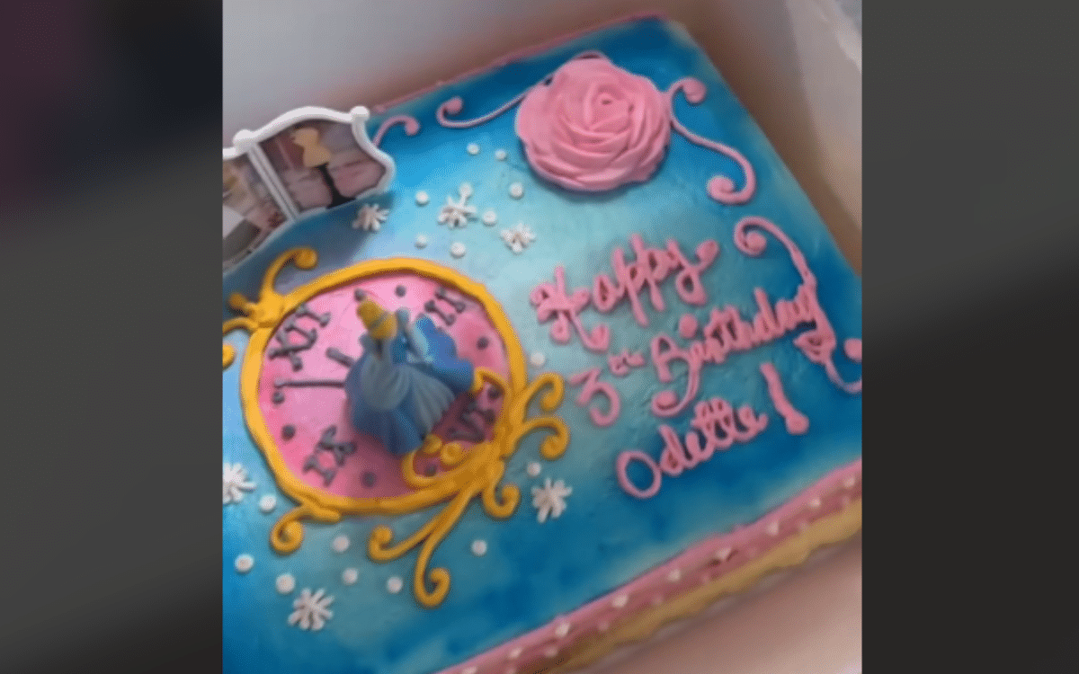Mom Orders Cake for Daughter’s Third Birthday, Can’t cope with What Arrives