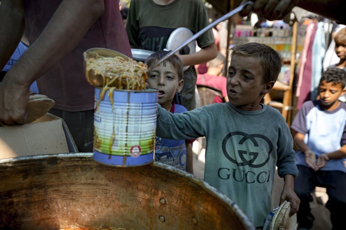 Child lines up for food inGaza