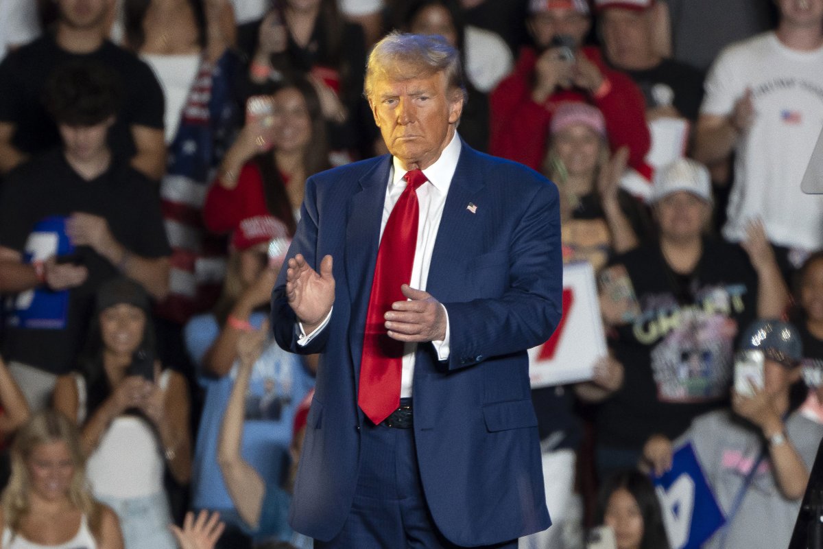 Fact Check: Trump Says 425,000 Migrant Criminals Entered U.S. Under Biden