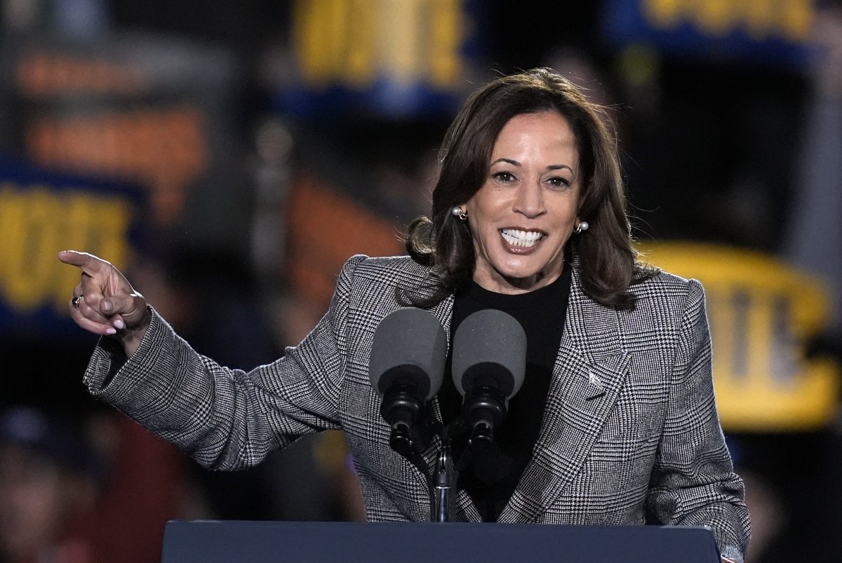 Kamala Harris Close Behind Donald Trump in Kansas, Shock Poll Suggests
