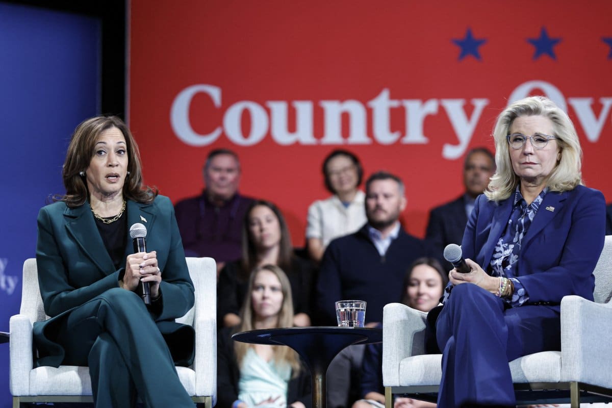 Kamala Harris Cozying Up to Liz Cheney Could Backfire—Here’s Why