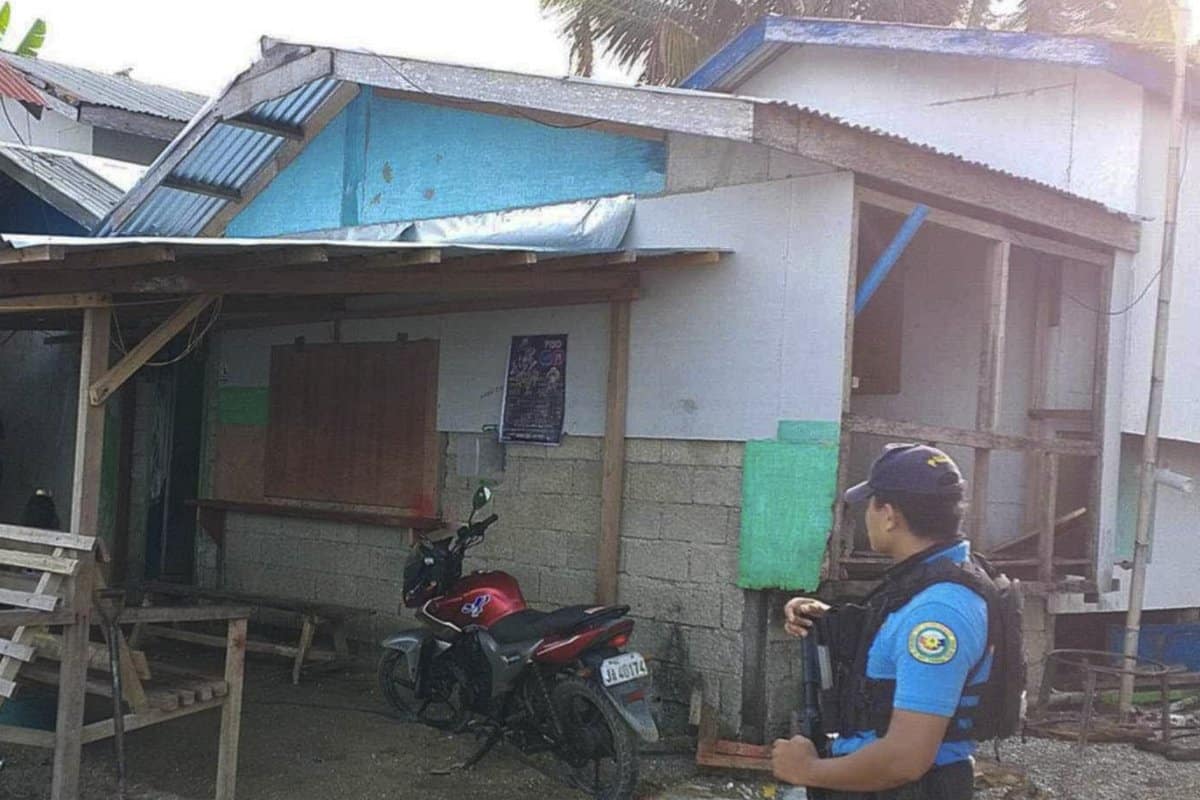 Philippine police officer