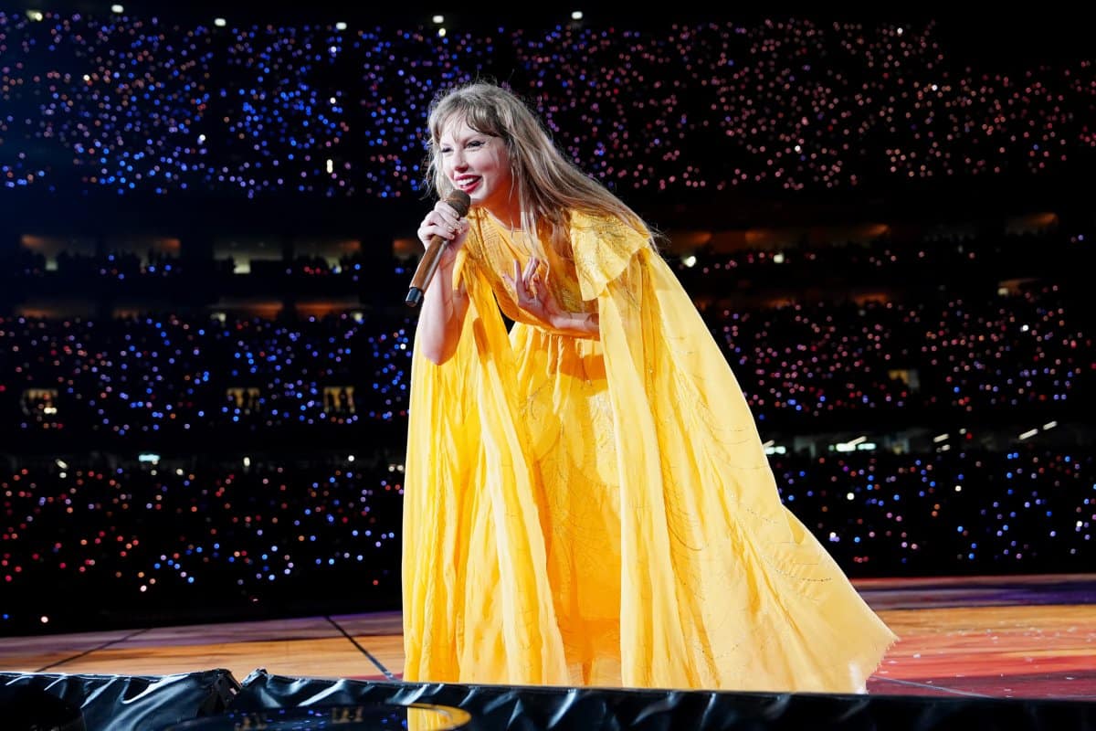 Taylor Swift’s Sweet Moment With Her Mom After New Orleans Show Goes Viral