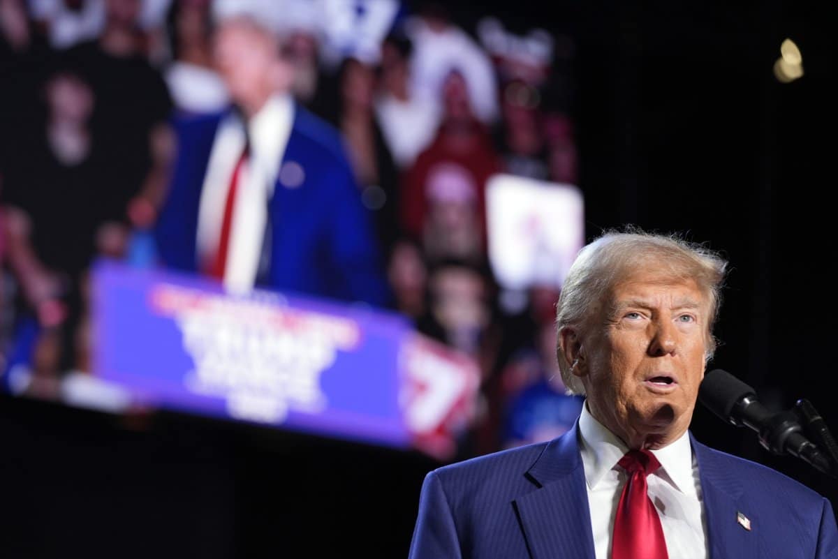 Trump Gets Surprise Guest at his Arizona Rally