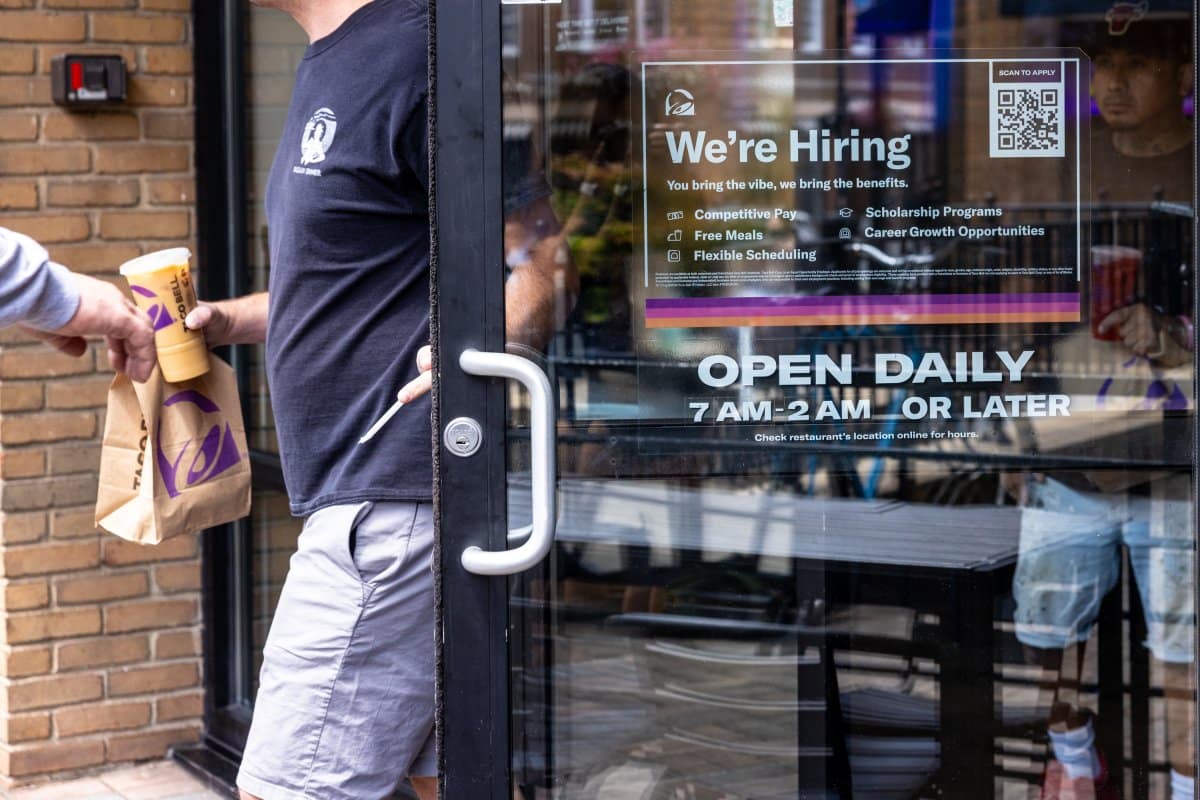 Jobless Claims Fall as Hurricane-Related Spike Eases