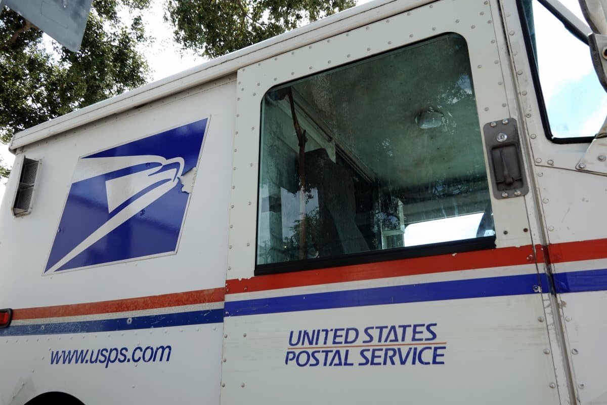 US Postal Service Updates on Last Day to Send 2024 Holiday Mail