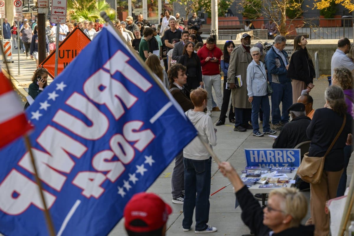 Voters Line Pennsylvania Trump