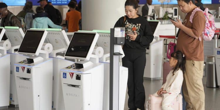 Airline executives blasted at Senate hearing over carrier fees