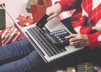 7 reasons to consolidate your credit card debt this holiday season
