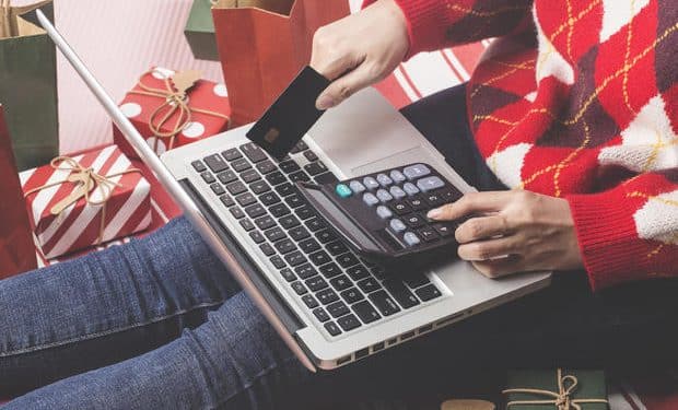 7 reasons to consolidate your credit card debt this holiday season