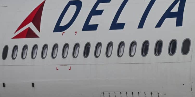 Stowaway who flew from New York to Paris returning to NYC to face charges