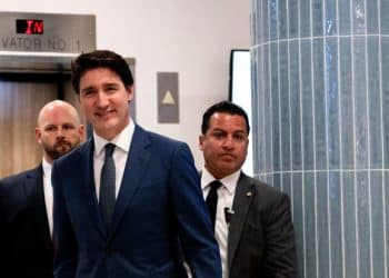 Trump trolls Trudeau as “governor” of the “great state” of Canada