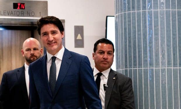 Trump trolls Trudeau as “governor” of the “great state” of Canada