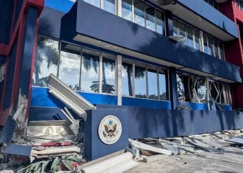 Quake rocks Pacific island Vanuatu, deaths feared, U.S. embassy damaged