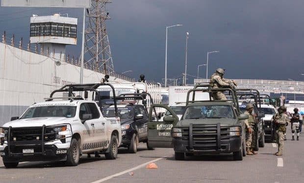 7 killed in prison riot as officers try to transfer 2 dangerous inmates