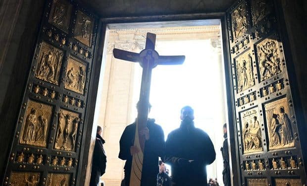 Pope shares Christmas message, marking start of church’s Holy Year