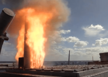 U.S. strikes Houthi targets in Yemen after American warships attacked