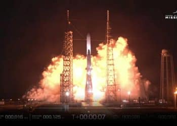 Jeff Bezos Blue Origin New Glenn rocket takes off on its maiden flight