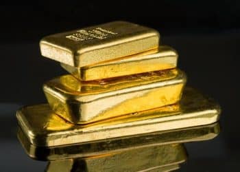 Do 1-gram or 1-ounce gold bars offer more liquidity to investors?