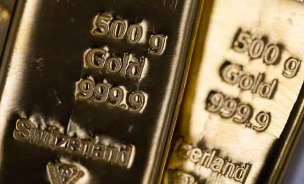 3 signs beginners should invest in gold in 2025