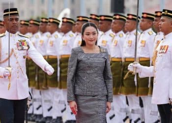 Thai PM declares luxury handbags, watches among $400 million in assets
