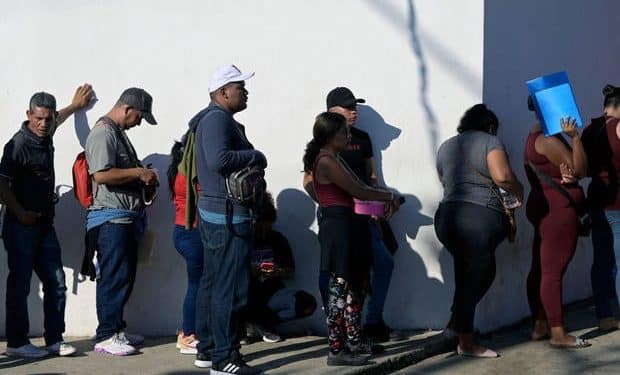 Trump eyes asylum agreement with El Salvador to deport migrants there