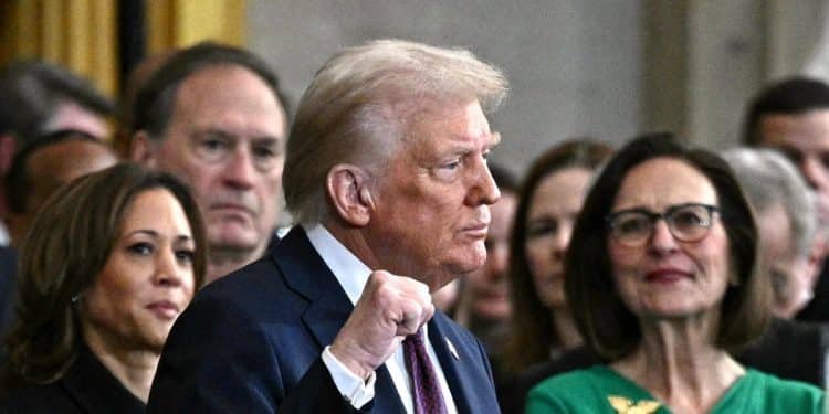 Trump takes power in Washington, declaring “America’s decline is over”