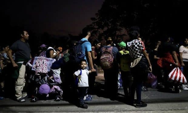 U.S. border agents told to summarily deport migrants without asylum hearings