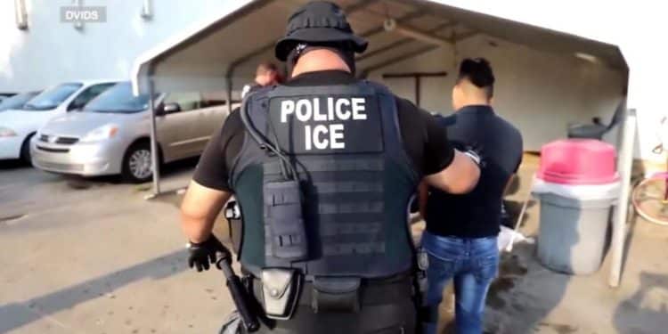 Chicago migrant community prepares for possible ICE raids after Trump takes office