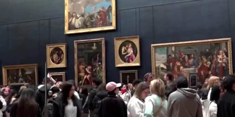 Paris’ Louvre museum to undergo ambitious renovation