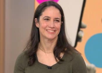 What can excessive screen time do to relationships?