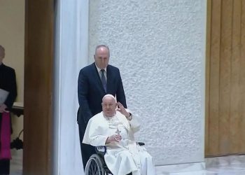Eye Opener: Pope Francis remains hospitalized