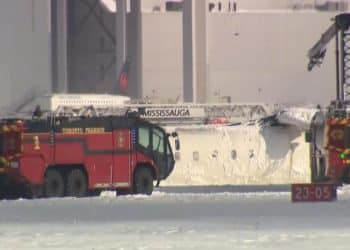 Investigators search for cause of Toronto plane crash