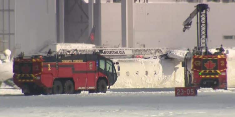 Investigators search for cause of Toronto plane crash