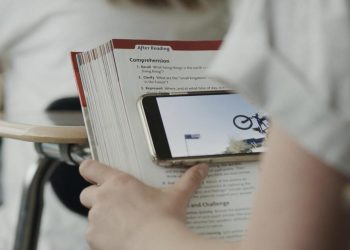 Should smartphones be banned in schools? A growing number of states say yes