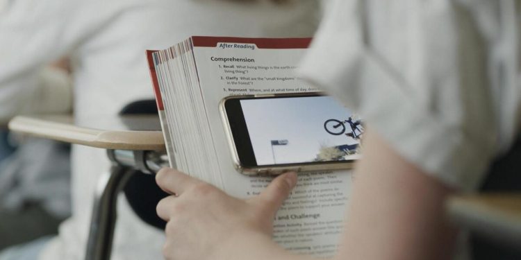 Should smartphones be banned in schools? A growing number of states say yes