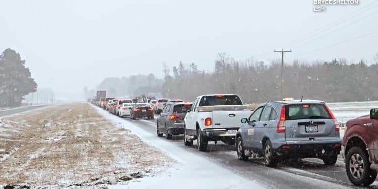 Heavy snow wreaks havoc on Virginia, North Carolina while arctic blast hits Midwest