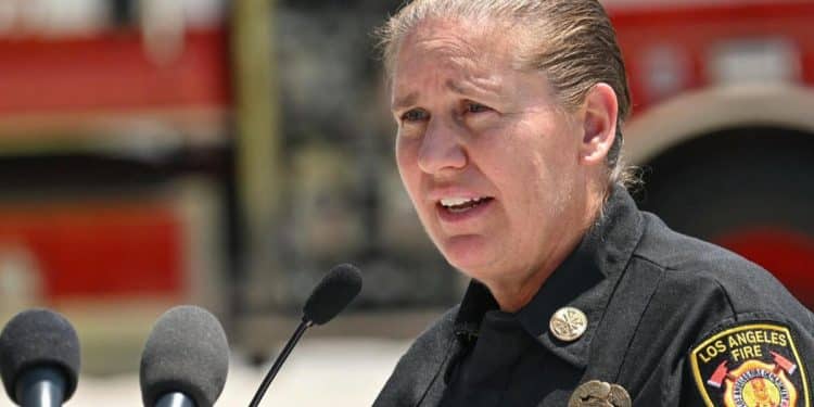 Los Angeles mayor removes fire department chief