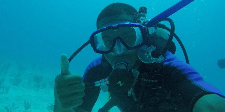 Marine veteran sets scuba diving record for fastest on all seven continents