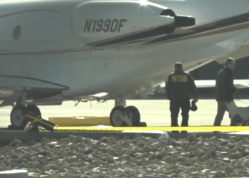 Investigators work to determine cause of Arizona plane collision