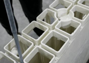 Florida company uses new technology to help housing crisis