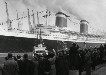 Historic SS United States makes final voyage before being turned into reef